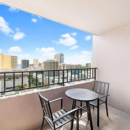 Royal Kuhio 1710 - Spacious Studio With Stunning Ocean City Views In The Heart Of Waikiki!